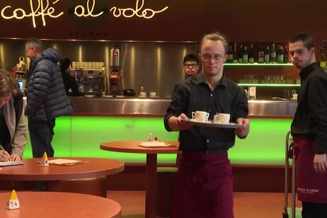 Inclusione e lavoro, a Bolzano l'esempio virtuoso di un "caffe' al volo"