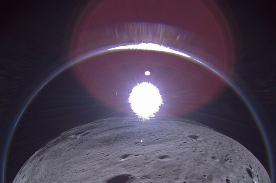 L’ultimo selfie inviato da Odysseus prima di addormentarsi in vista della notte lunare (fonte: Intuitive Machines)