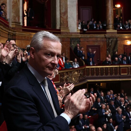 Il governo francese a caccia di tagli dopo il boom del deficit