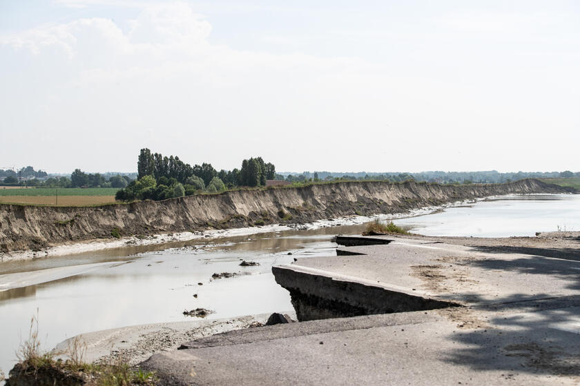 Un mese fa l 'alluvione in Emilia-Romagna, il ponte della Motta crollato SPECIALE - RIPRODUZIONE RISERVATA