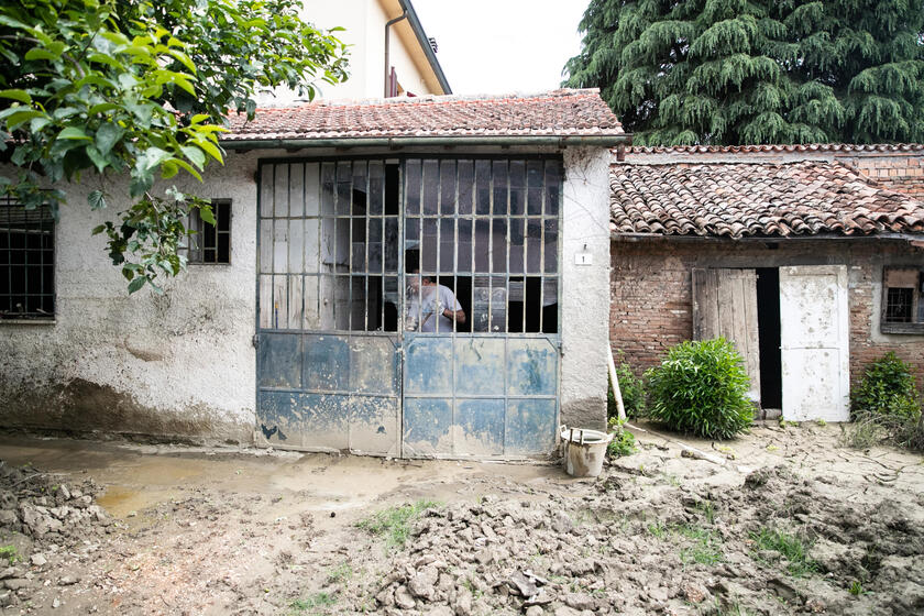 Un mese fa l 'alluvione in Emilia-Romagna, le case assediate dal fango SPECIALE - RIPRODUZIONE RISERVATA