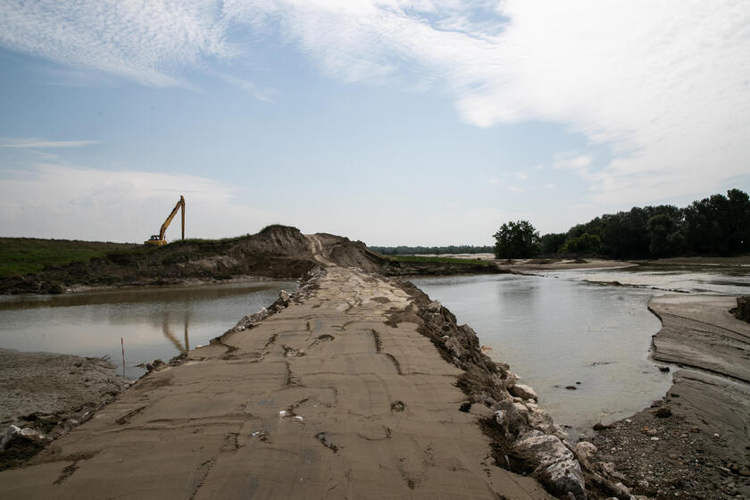 Un mese fa l 'alluvione in Emilia-Romagna, il ponte della Motta crollato - RIPRODUZIONE RISERVATA