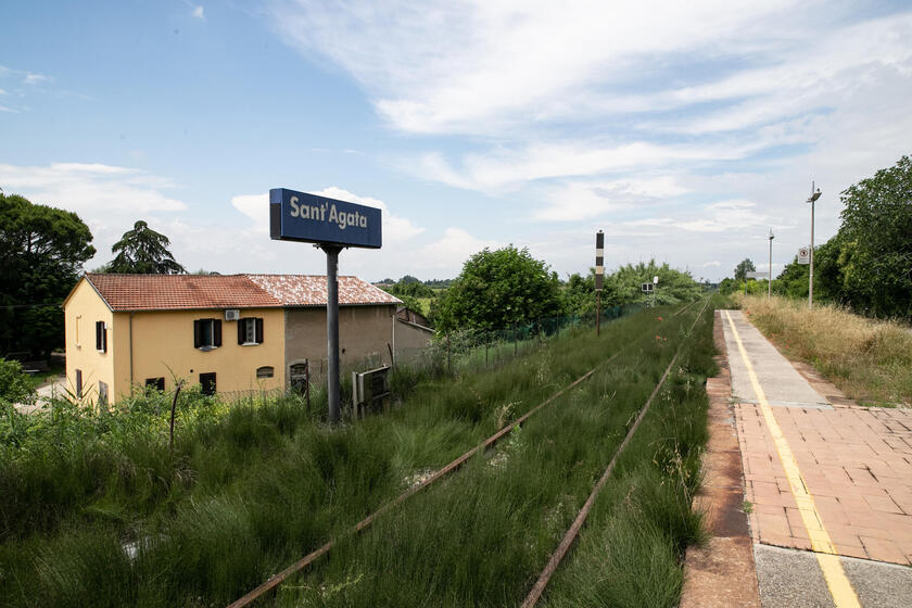 Un mese fa l 'alluvione in Emilia-Romagna, la ferrovia interrotta SPECIALE - RIPRODUZIONE RISERVATA