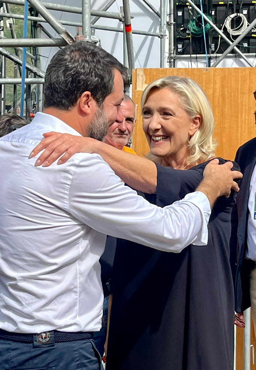 Salvini dona libro sui ponti più famosi a Marine Le Pen - RIPRODUZIONE RISERVATA