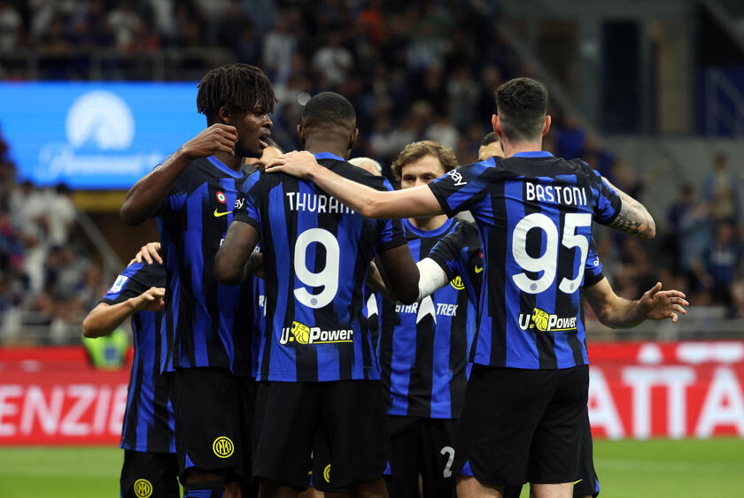 Soccer; serie A: Fc Inter vs Cagliari - RIPRODUZIONE RISERVATA