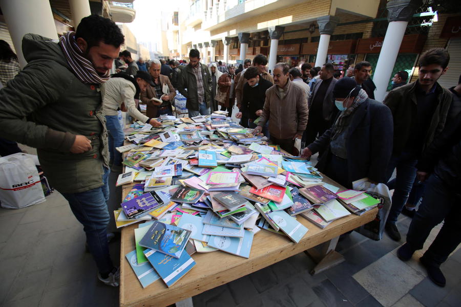 A Baghdad nel mercato dei libri di al Mutanabbi Street © 