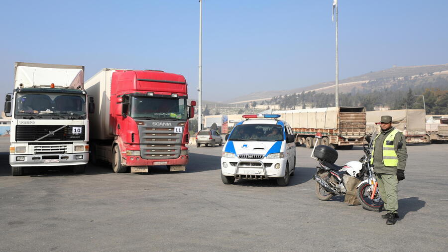Aid convoy enters north Syria after UNSC renewed the cross-border aid mechanism © EPA
