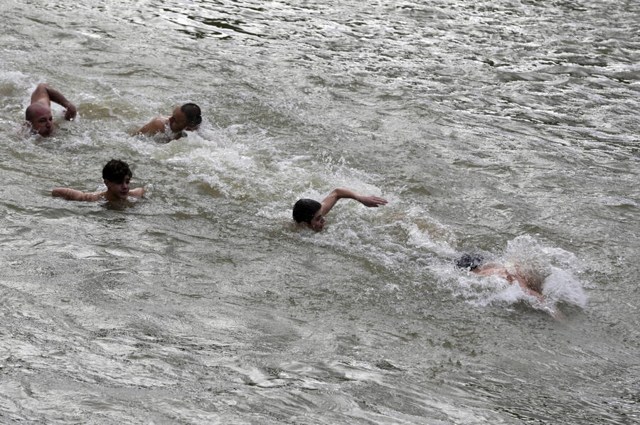 Epiphany swimming in Belgrade © EPA