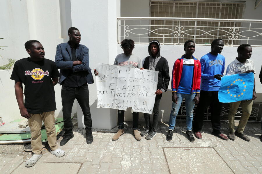 Sub-Saharan African migrants protest in Tunisia © 
