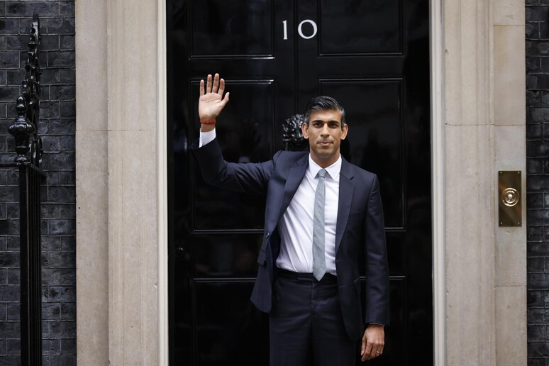 New British Prime Minister Rishi Sunak arrives in Downing Street © ANSA/EPA
