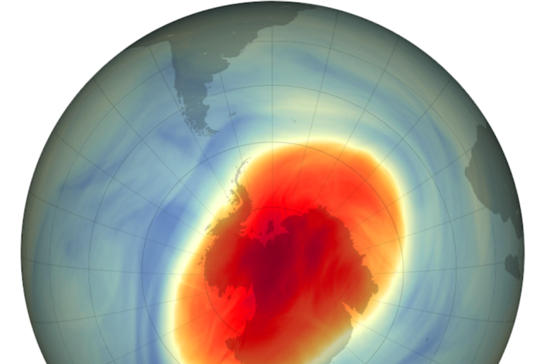 Rappresentazione grafica di forma e dimensioni del buco dell 'ozono sopra l 'Antartide il 5 ottobre 2022, alla massima estensione dell 'anno (fonte: NASA Earth Observatory, Joshua Stevens) - RIPRODUZIONE RISERVATA