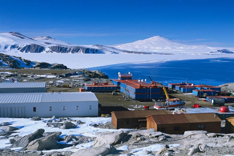La base italiana  'Mario Zucchelli ' in Antartide (fonte: italiainantartide.it) - RIPRODUZIONE RISERVATA