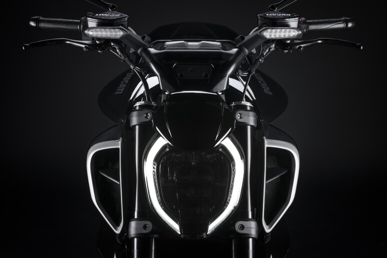 Ducati Diavel V4, muscoli in mostra da cruiser sportiva - RIPRODUZIONE RISERVATA