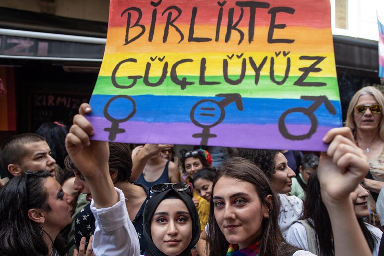 Manifestazioni in Turchia in favore dei diritti Lgbt © ANSA/EPA