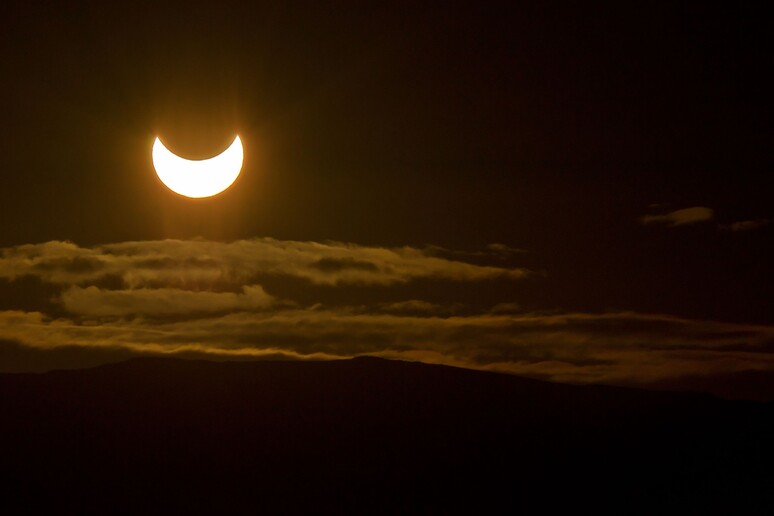 L 'eclissi parziale di Sole del 2011, vista dalla Norvegia (fonte: Rhys Jones da Tromsø, Norway, da Wikipedia) - RIPRODUZIONE RISERVATA