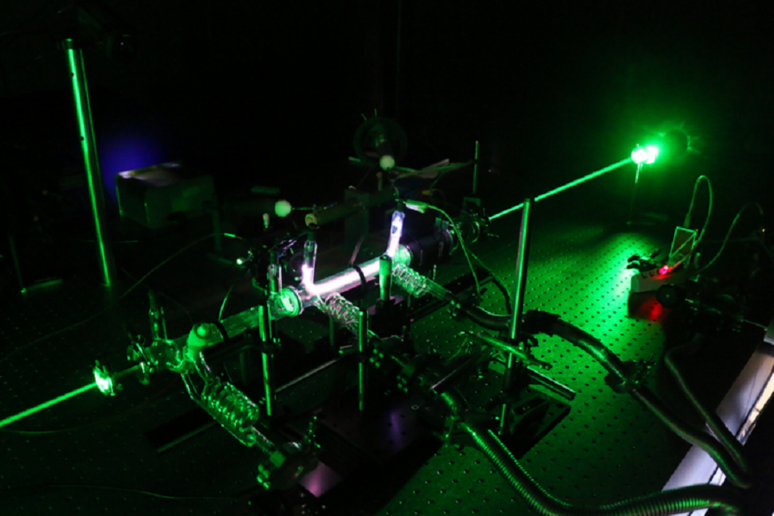 Il plasma ottenuto in laboratorio per simulare la produzione di ossigeno su Marte (fonte: Olivier Guaitella) - RIPRODUZIONE RISERVATA