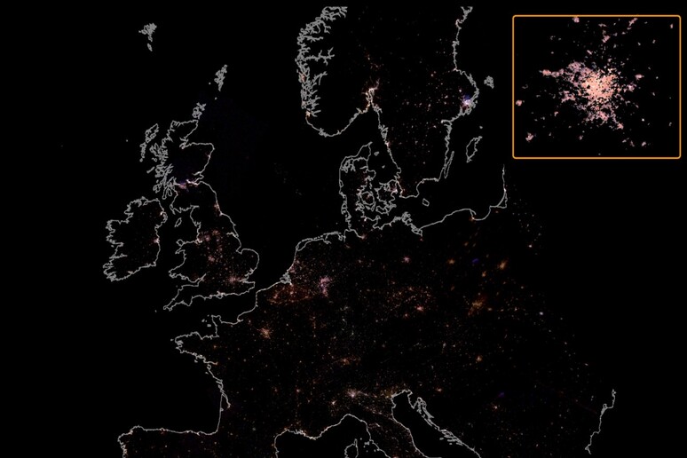 Parigi e l’Europa di notte in un mosaico di immagini scattate dalla Iss nel periodo 2014-2020 (fonte: Science Advances 2022. DOI: 10.1126/sciadv.abl6891) - RIPRODUZIONE RISERVATA