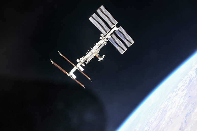 La Stazione spaziale ripresa dalla Soyuz (fonte: Nasa) - RIPRODUZIONE RISERVATA