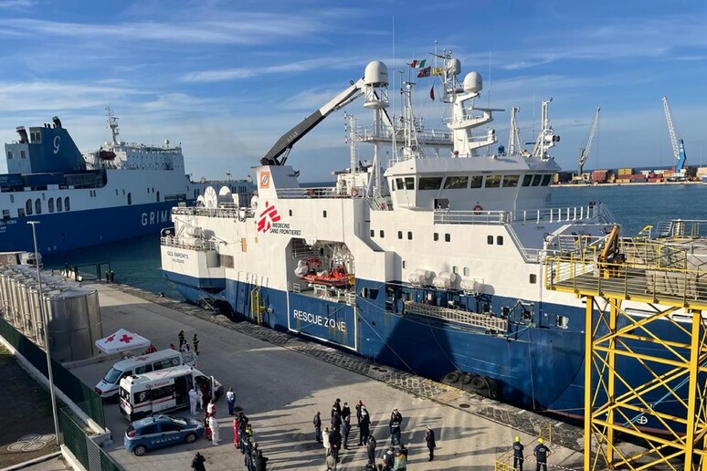 Nave Geo Barents arrivata in porto a Bari - RIPRODUZIONE RISERVATA