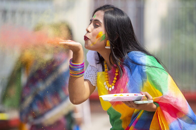 Holi festival celebrations in Dhaka © ANSA/EPA