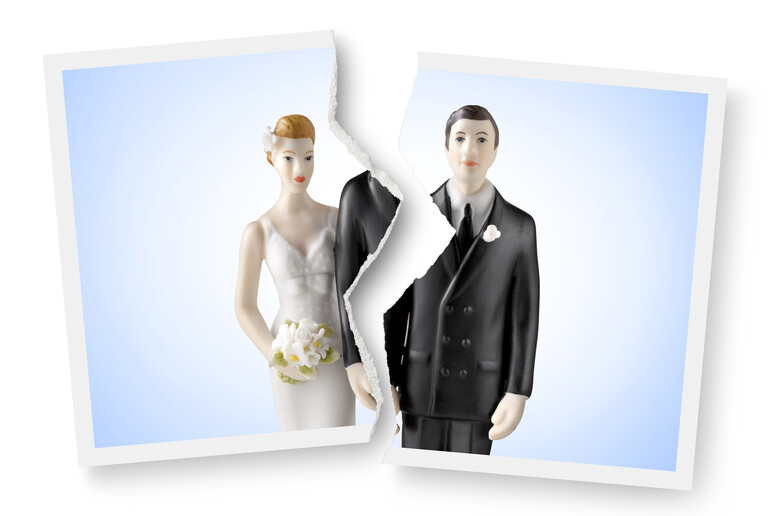 Divorzio, l 'immagine della foto delle nozze strappata foto iStock. - RIPRODUZIONE RISERVATA