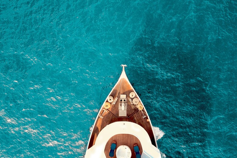 Uno yacht  'minimalista ' - RIPRODUZIONE RISERVATA
