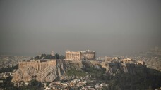 Grecia, Atene si sveglia sotto la sabbia del Sahara